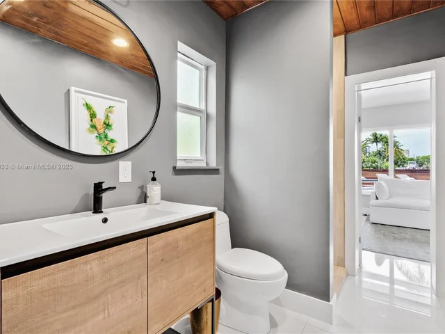 2243 Bayview Ln, North Miami FL 33181