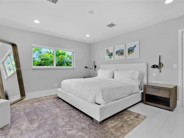 2243 Bayview Ln, North Miami FL 33181