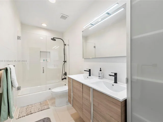 2243 Bayview Ln, North Miami FL 33181