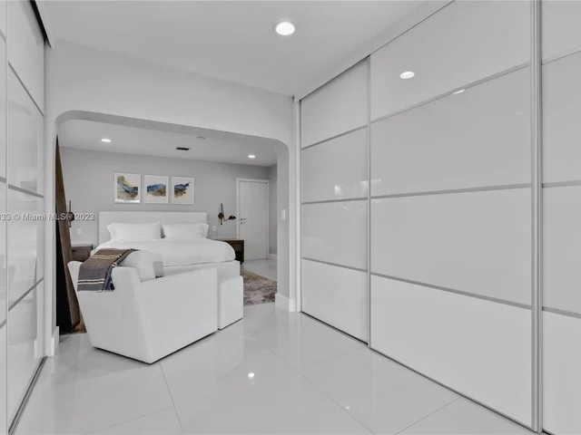 2243 Bayview Ln, North Miami FL 33181