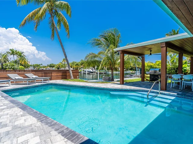 2243 Bayview Ln, North Miami FL 33181