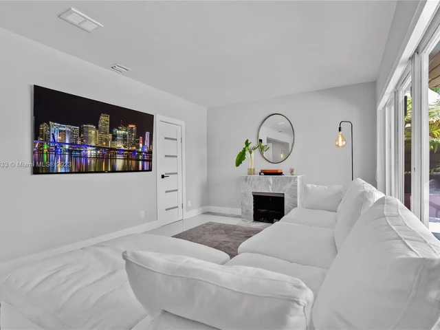 2243 Bayview Ln, North Miami FL 33181