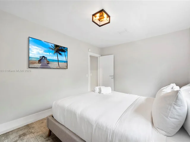 2243 Bayview Ln, North Miami FL 33181