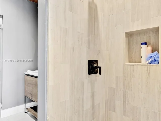 2243 Bayview Ln, North Miami FL 33181