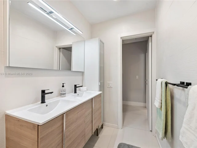 2243 Bayview Ln, North Miami FL 33181