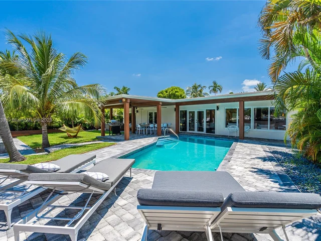 2243 Bayview Ln, North Miami FL 33181