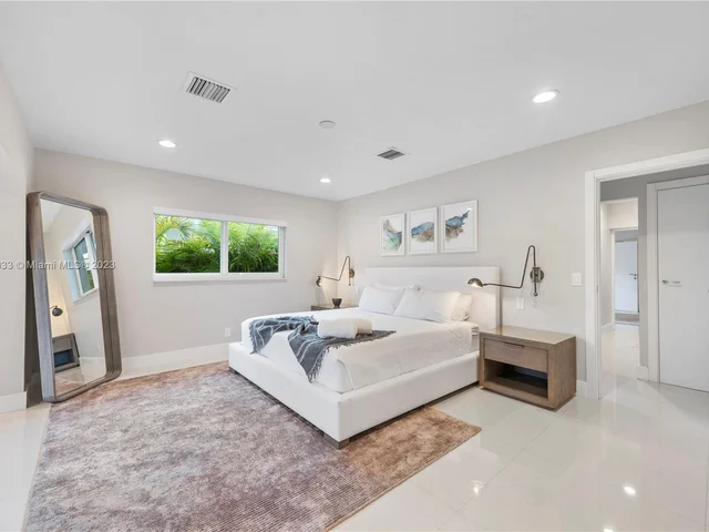 2243 Bayview Ln, North Miami FL 33181