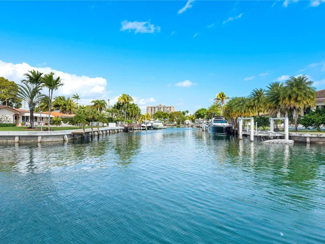 2243 Bayview Ln, North Miami FL 33181