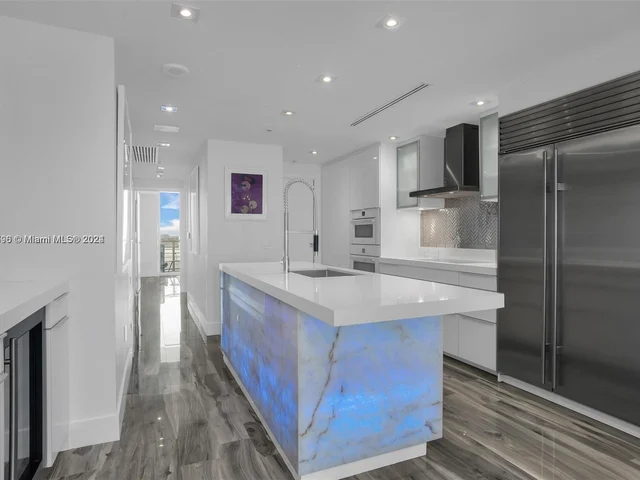 3801 Collins Ave # 1104, Miami Beach FL 33140