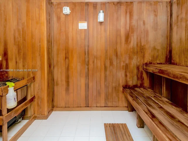 3801 Collins Ave # 1104, Miami Beach FL 33140