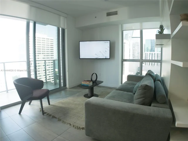227 NE 2nd St # 2400, Miami FL 33132