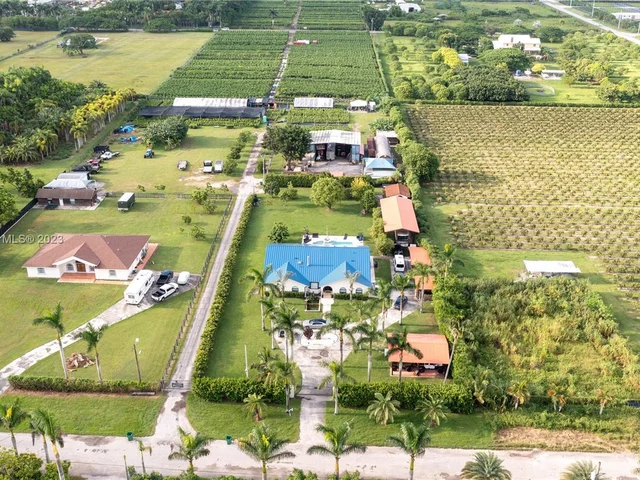 19851 SW 184th St, Miami FL 33187