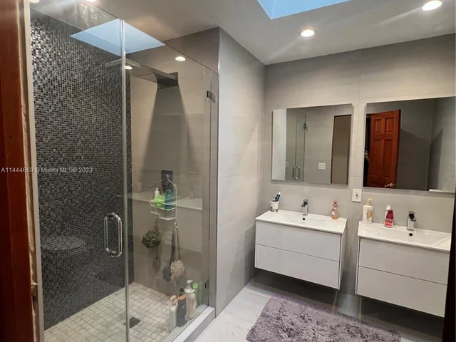 19851 SW 184th St, Miami FL 33187