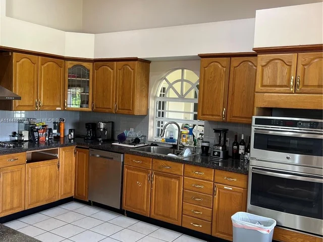 19851 SW 184th St, Miami FL 33187