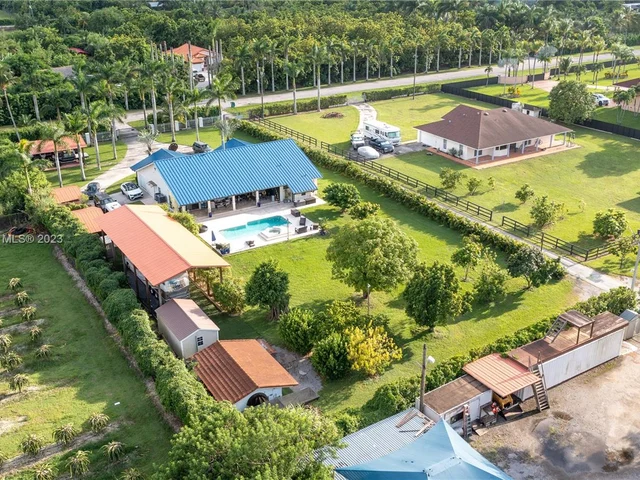 19851 SW 184th St, Miami FL 33187