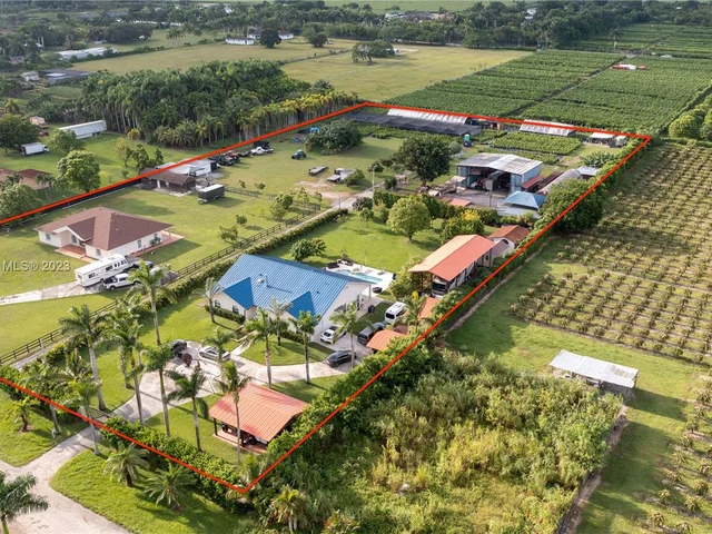 19851 SW 184th St, Miami FL 33187