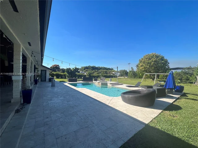 19851 SW 184th St, Miami FL 33187