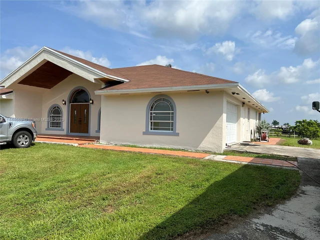 19851 SW 184th St, Miami FL 33187