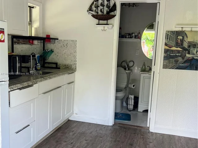 19851 SW 184th St, Miami FL 33187