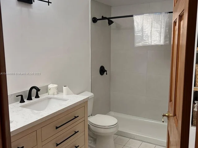 19851 SW 184th St, Miami FL 33187