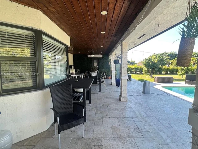 19851 SW 184th St, Miami FL 33187