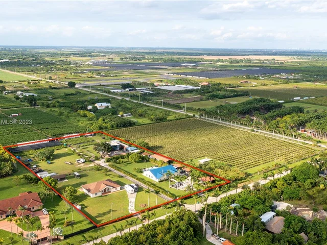 19851 SW 184th St, Miami FL 33187