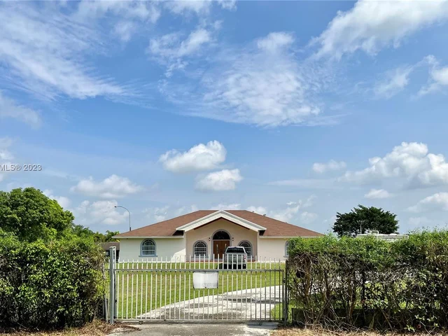 19851 SW 184th St, Miami FL 33187
