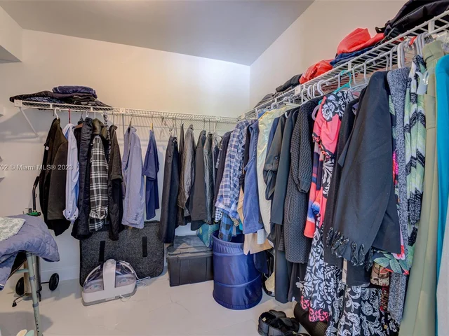 2222 NE 7th St # 12, Hallandale Beach FL 33009