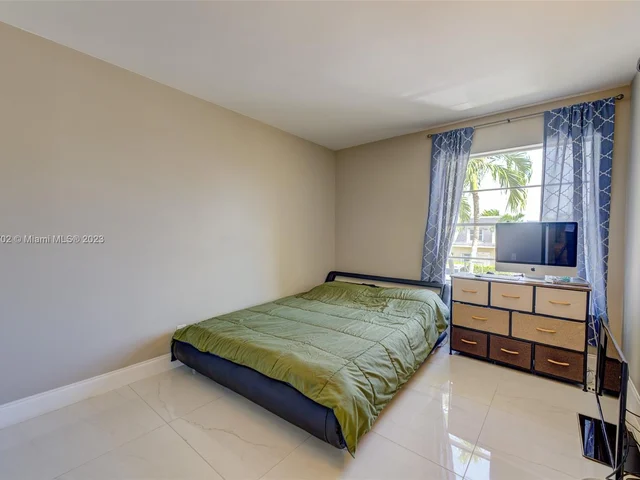 2222 NE 7th St # 12, Hallandale Beach FL 33009