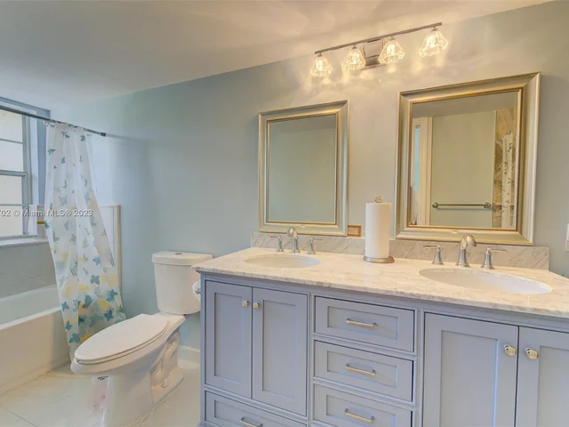 2222 NE 7th St # 12, Hallandale Beach FL 33009