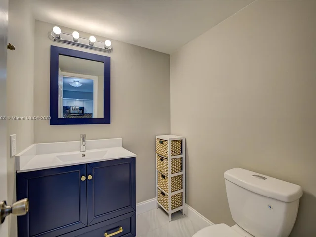 2222 NE 7th St # 12, Hallandale Beach FL 33009