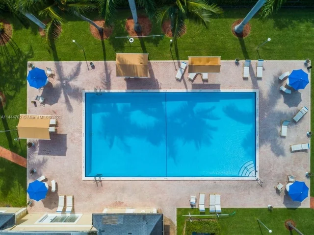 2222 NE 7th St # 12, Hallandale Beach FL 33009