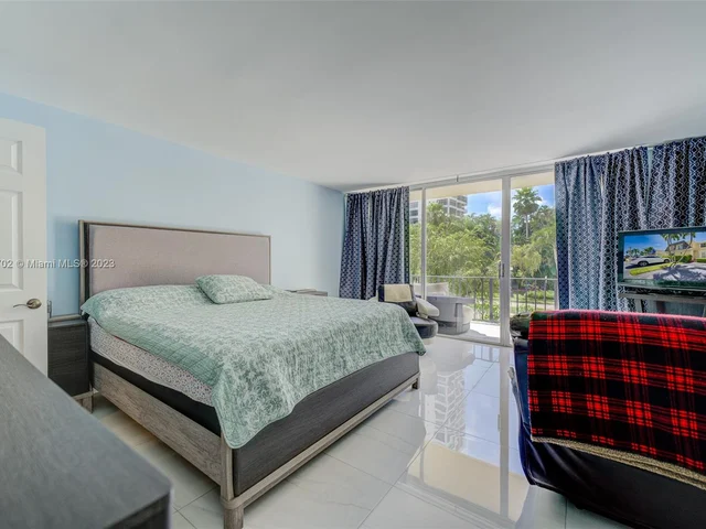 2222 NE 7th St # 12, Hallandale Beach FL 33009