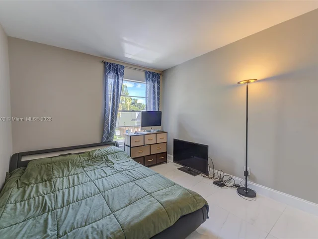 2222 NE 7th St # 12, Hallandale Beach FL 33009