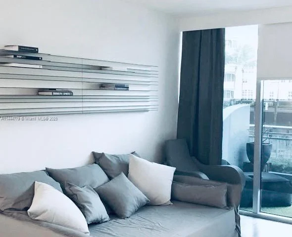 2950 NE 188 th # 110, Aventura FL 33180