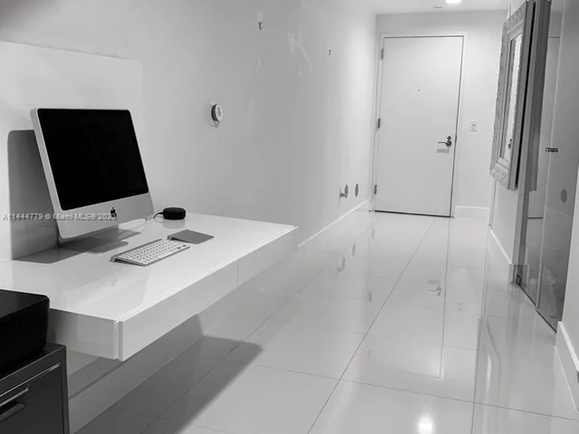 2950 NE 188 th # 110, Aventura FL 33180