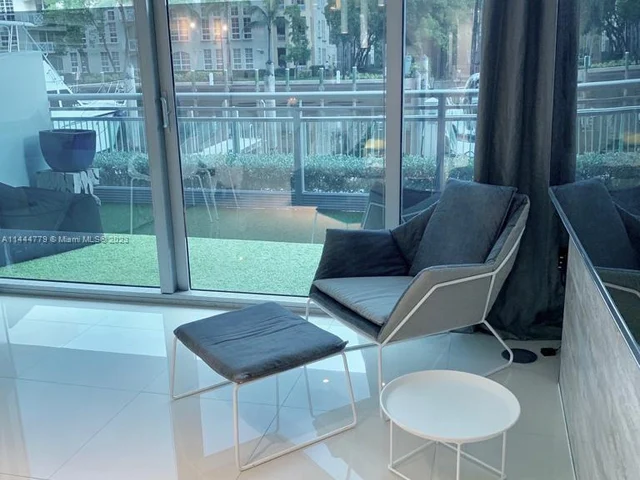 2950 NE 188 th # 110, Aventura FL 33180