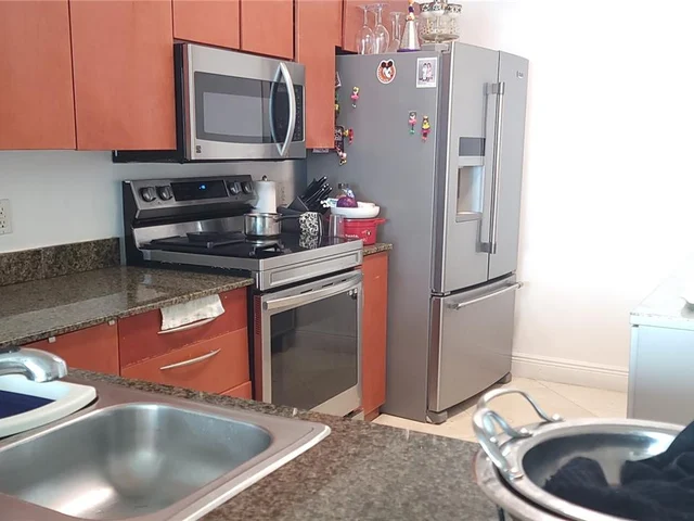 1200 Brickell Bay Dr, Miami FL 33131