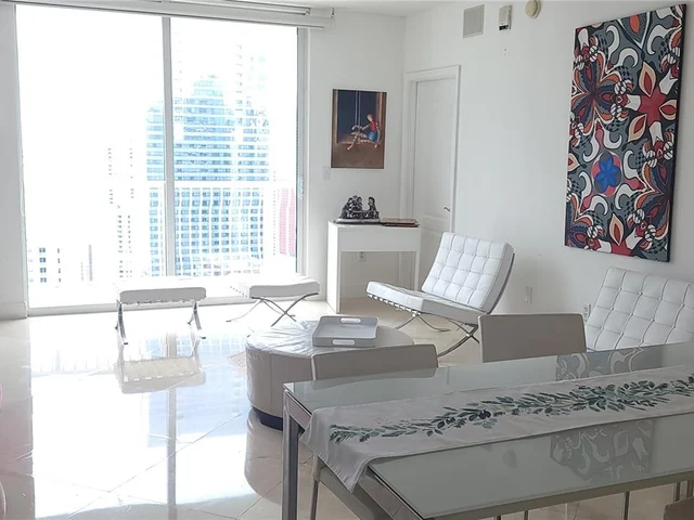 1200 Brickell Bay Dr, Miami FL 33131