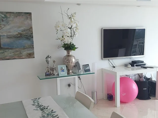 1200 Brickell Bay Dr, Miami FL 33131