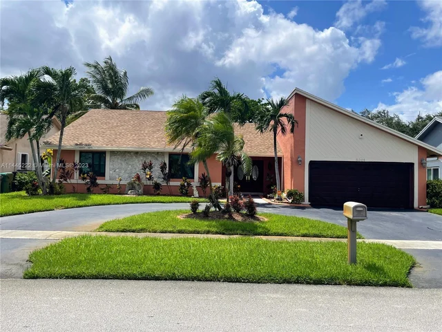 5201 NW 81st Ter, Lauderhill FL 33351
