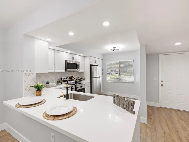 900 SW 142nd Ave # 113L, Pembroke Pines FL 33027