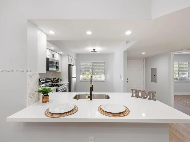 900 SW 142nd Ave # 113L, Pembroke Pines FL 33027