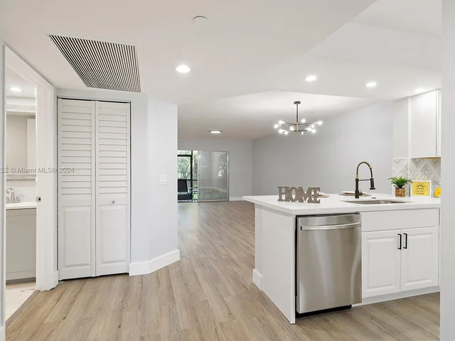 900 SW 142nd Ave # 113L, Pembroke Pines FL 33027