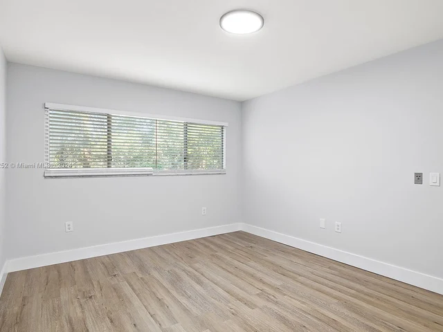 900 SW 142nd Ave # 113L, Pembroke Pines FL 33027