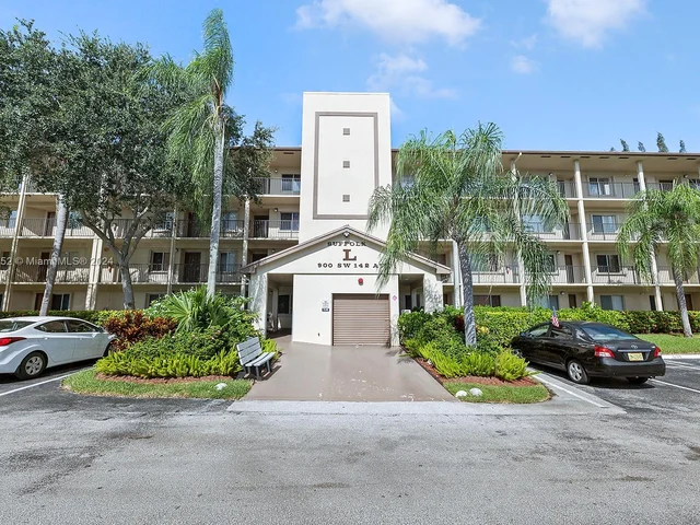 900 SW 142nd Ave # 113L, Pembroke Pines FL 33027