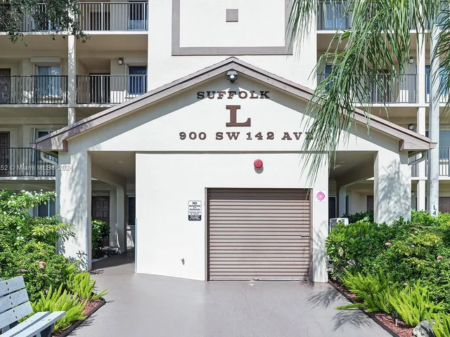 900 SW 142nd Ave # 113L, Pembroke Pines FL 33027