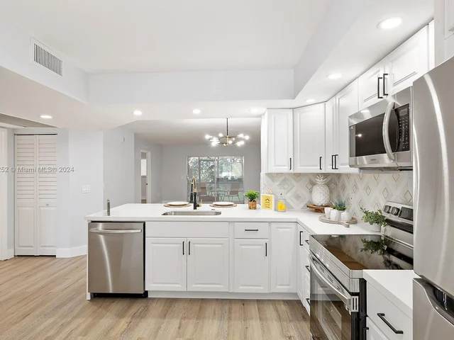 900 SW 142nd Ave # 113L, Pembroke Pines FL 33027