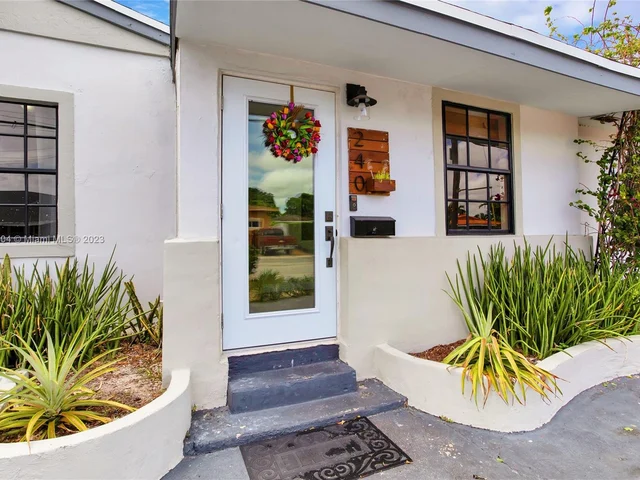 240 NW 48th Pl, Miami FL 33126