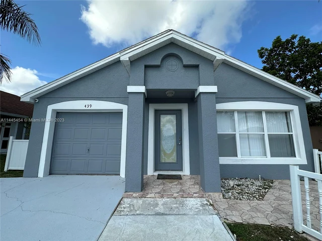 439 Belvoir Dr., Davenport FL 33837